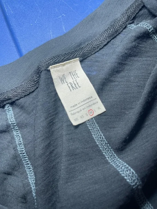 Free People We The Free Women’s Black V-Neck Short Sleeve Top Size Medium - Picture 9 of 10